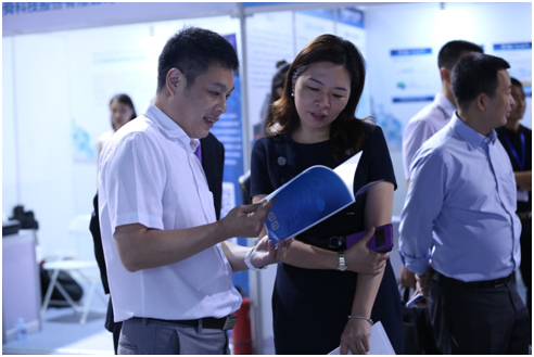 中央網(wǎng)信辦卿昱副局長(cháng)蒞臨遠望信息展臺指導工作