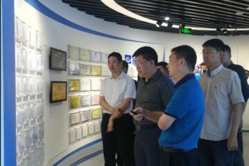 長(cháng)春市國家保密局局長(cháng)劉徽一行赴遠望信息參觀(guān)考察